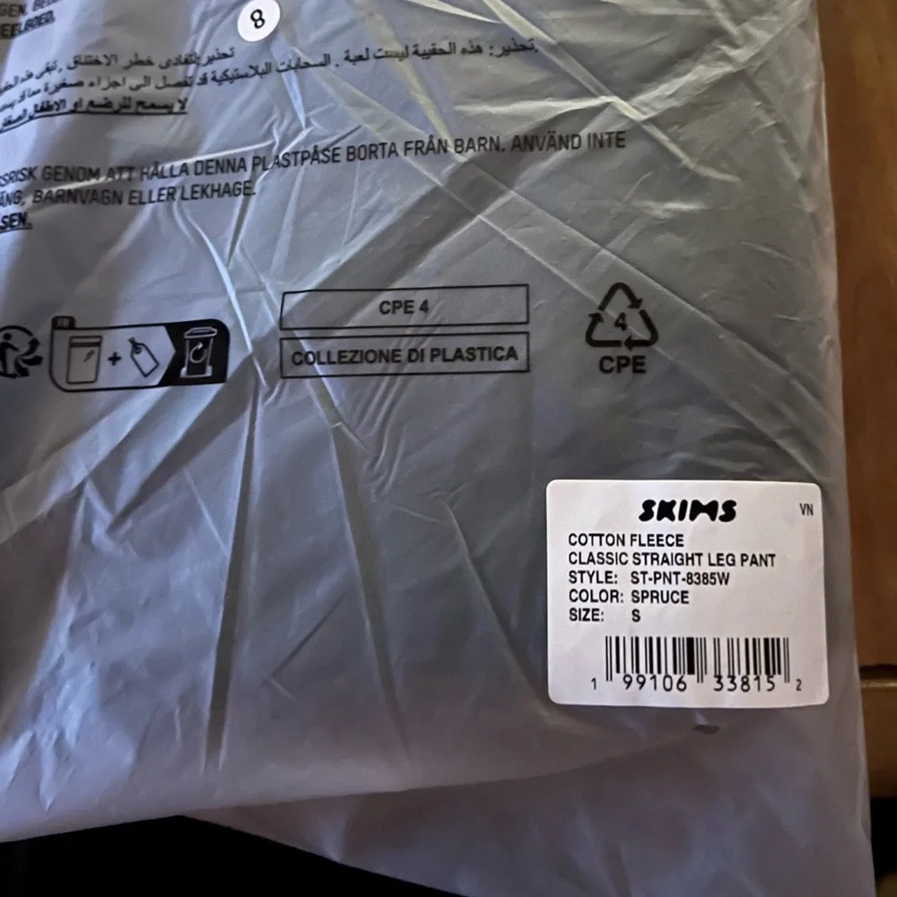 SKIMS Classic Straight Leg Sweatpants in Spruce Dark Green NWT - Picture 2 of 8